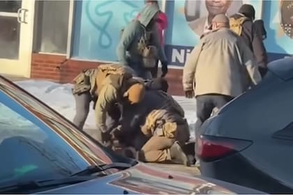 Tras el tiroteo, los dos agentes quedaron bajo licencia administrativa