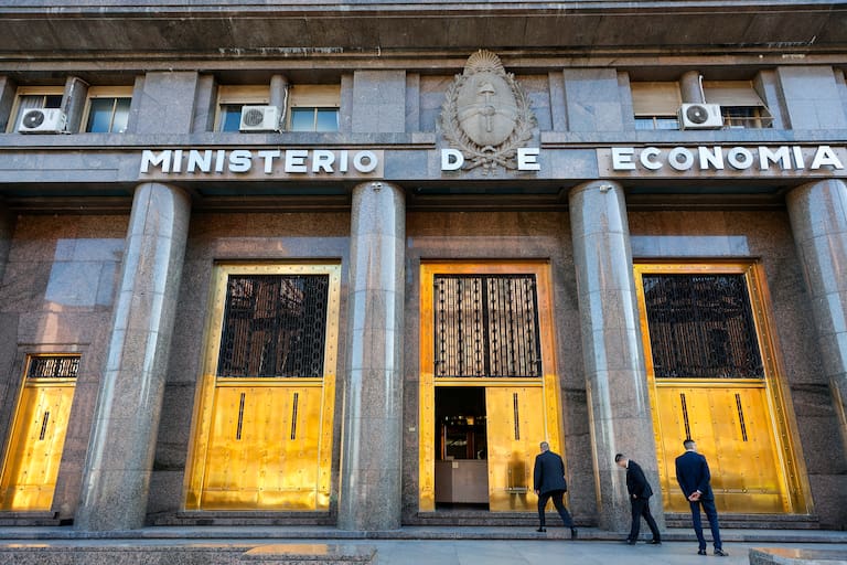 El Gobierno renovó la deuda en pesos que le vencía y recompuso su colchón de liquidez