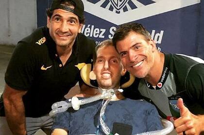 Tras el triunfo de Jaguares ante Bulls. Jerónimo Bello, del SIC, se fotografió junto a Juan Manuel Leguizamón y Shalk Brits