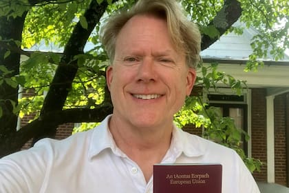 Tras enterarse de su ascendencia irlandesa, Portmann solicitó la ciudadanía de ese país