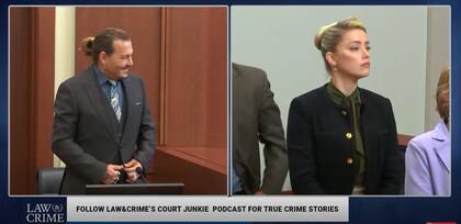 Tras escuchar el comentario de la jueza, a Johnny Depp se le escuchó una carcajada mientras que Amber Heard se mantuvo en silencio (Crédito: Captura de video YouTube/Law & Crime Channel)