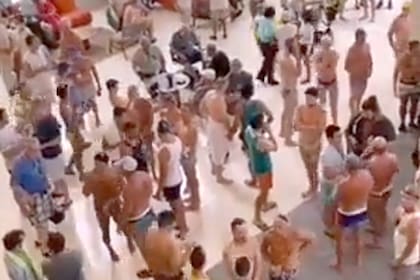 Tras escuchar los balazos en la playa de Puerto Morelos, el jueves, los turistas debieron correr puertas adentro buscando refugio