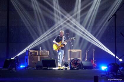 Tras ganar el Gardel de Oro, David Lebón brindó un show por streaming donde anunció que pronto lanzará otro disco