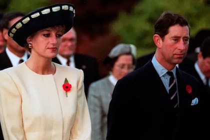 Tras haber sufrido de depresión posparto, en el círculo cercano a Carlos empezaron a decir que Diana era inestable