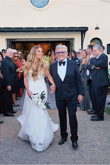 Tras la ceremonia, los recién casados celebraron en El Dok-Haras acompañados por su círculo más íntimo.