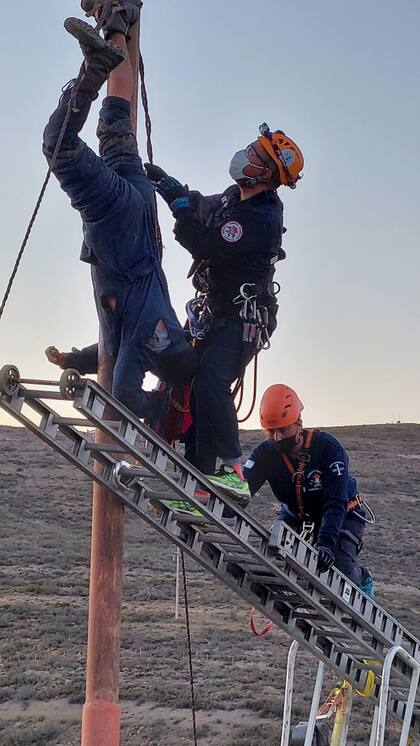 Tras la descarga eléctrica, deberán amputarle un brazo al ladrón.