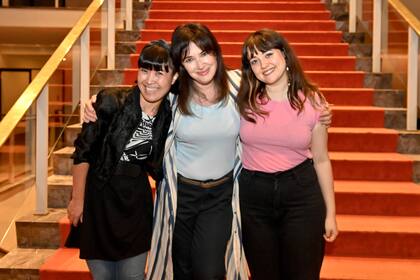 Tras la función, Andrea Bonelli junto a las musicas, Ohnaga Shino y Cristina Titi Chiappero