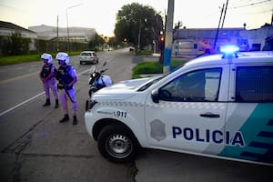 Quemaron al menos 13 autos estacionados en Rosario y dejaron amenazas para Bullrich y Pullaro