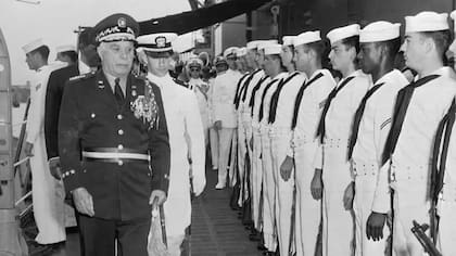 Tras la muerte de Trujillo (izquierda), en República Dominicana no hubo una comisión de la verdad