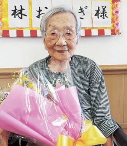 Tras la partida de John Tinniswood, el título de la persona más longeva del mundo fue tomado por Okagi Hayashi, de 115 años