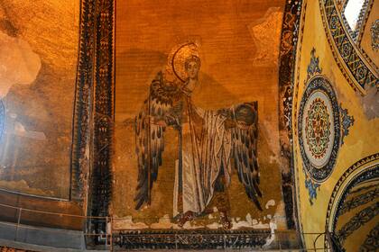 Mosaico dorado dentro de la mezquita de la era bizantina