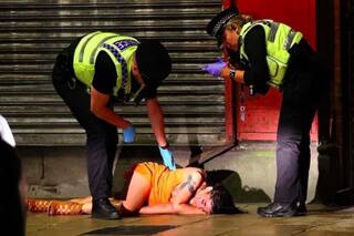 Las salvajes postales del día después de la reapertura de bares en Inglaterra