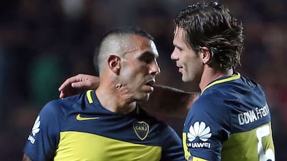 Carlos Tevez y Fernando Gago, dos ex Boca que este fin de semana protagonizarán el clásico de Avellaneda