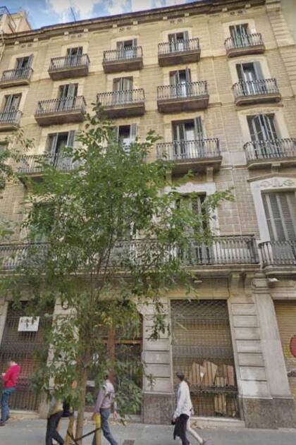 Tras la separación, Piqué se mudó a su tríplex de soltero y también es propietario de un edificio antiguo por el que pagó 15 millones de dólares.