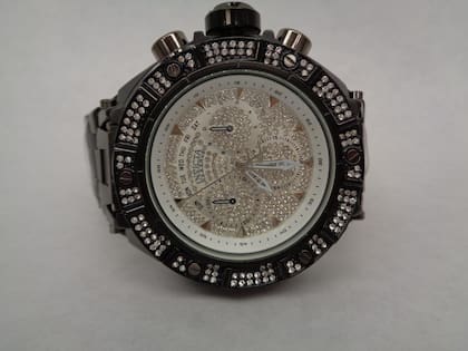 Tras la sospecha inicial, las piezas fueron remitidas a los Centros de Excelencia y Experiencia de la CBP, donde especialistas en propiedad intelectual confirmaron técnicamente que los mecanismos y acabados eran apócrifos