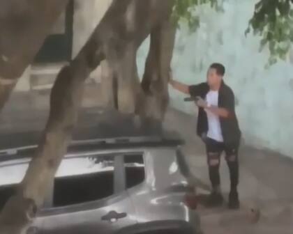 Tras los disparos del policia, un peaton recibio un balazo en la pierna