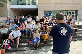 Tras los recortes del DOGE en EE.UU., el costo humano es claro; los ahorros, no tanto