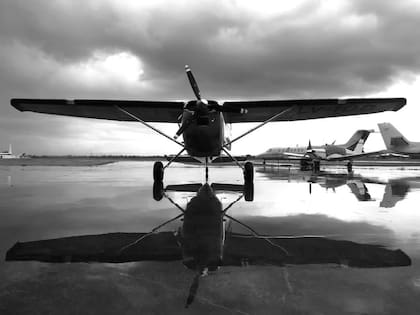 Tras obtener su licencia de piloto a los 35 años, Diego Pasquariello compró el Cessna 180 y dio el primer paso en su carrera dentro de la aviación profesional