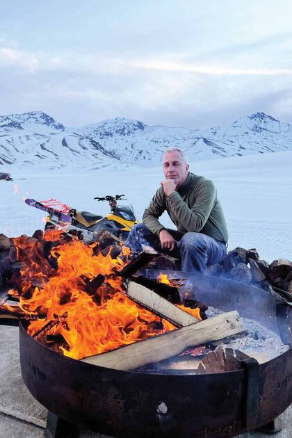 Tras practicar las actividades de montaña, Marley pudo disfrutar de un fogón al atardecer.