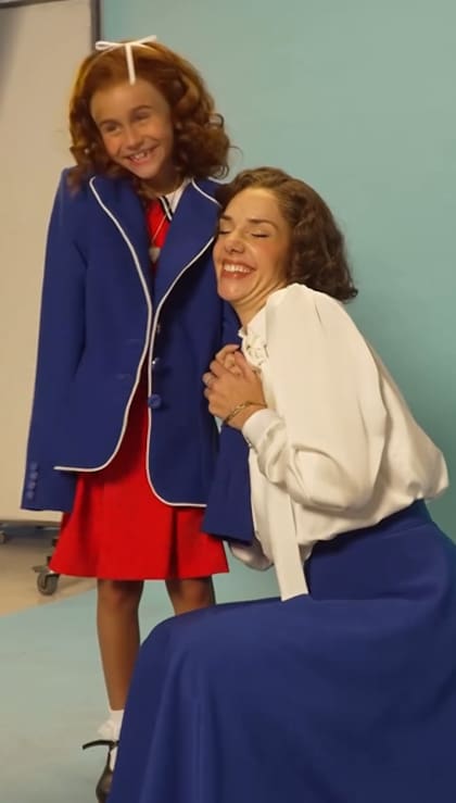 Tras protagonizar Tootsie, Julieta Nair Calvo vuelve al teatro para interpretar a la querida secretaria Grace Farrell (Foto: Instagram @annieteatroarg)