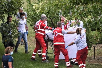 Tras recibir la primera asistencia, Dygert es llevada a la ambulancia