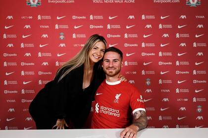 Tras separarse de Camila Mayan, Alexis Mac Allister oficializó su relación con Ailén Cova