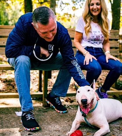 Tras ser abandonado en medio de un temporal y casi morir ahogado, Trooper encontró una familia que lo hace feliz