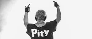 Tras el regreso de Pity Álvarez a los escenarios, denunciaron a Agustín Calleri y a una productora