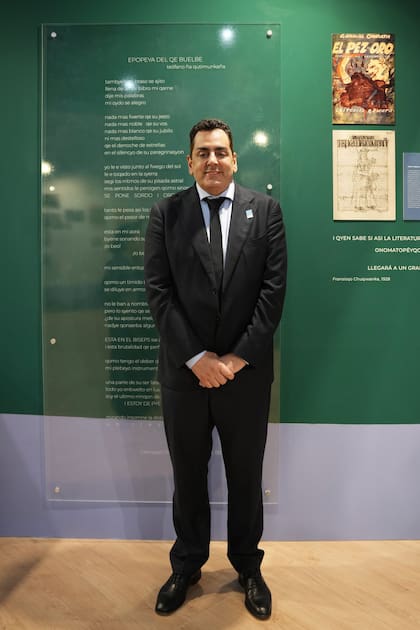Tras su discurso en la ceremonia de apertura, el secretario de Cultura de la Nación, Leonardo Cifelli, realizó el corte de cinta en el stand del Perú. Sobre los abucheos recibidos, el secretario remarcó: "Yo les contesté"
