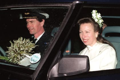 Tras su divorcio de Phillips, se casó en 1992 con el vicealmirante Timothy Laurence, en la iglesia de Crathie Kirk, Escocia. La pareja vive en Gatcombe Park, en Gloucestershire