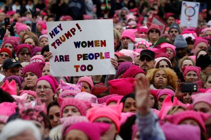 Tras su primera noche en la Casa Blanca Trump se enfrentó a la "Marcha de las mujeres" una masiva protesta que convocó en Washington a medio millón de personas