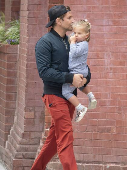 Tras su separación de Irina Shayk, el actor y director disfruta de los momentos que pasa con su hija Lea