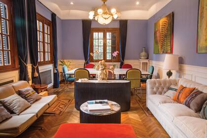 Tras su separación, Marcela redecoró su casa. Ella misma se encargó de decidir los colores intensos de paredes y tapizados.