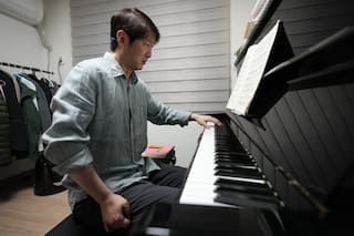 Tras sufrir un derrame, un pianista surcoreano se reinventa como intérprete a una sola mano
