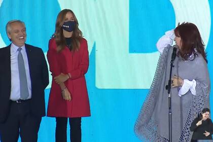 Tras sus dichos, Cristina se agarró la cabeza y buscó respaldo en Alberto Fernández.