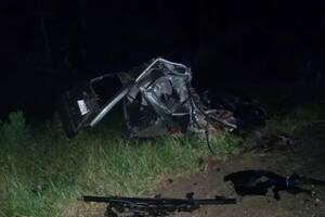 Tras un choque entre un auto y camión en Corrientes murieron tres personas