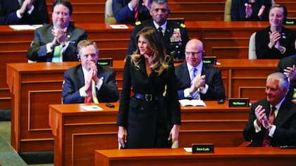 Tras un discurso de Trump en la Asamblea Nacional de Corea del Sur, la madre de su heredero menor, Barron (11), fue ovacionada. Llevó un abrigo-vestido de Dolce & Gabbana.