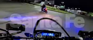 Tras una cinematográfica persecución detuvieron a dos adolescentes que escapaban en una moto robada