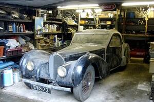Encontraron un Bugatti único abandonado hace 50 años y lo vendieron por una fortuna