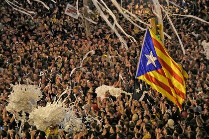 Los independentistas catalanes están movilizados desde el lunes en protesta a la condena de nueve de sus dirigentes a penas de hasta 13 años de cárcel por el fallido intento de independizar de España a esta rica región de 7,5 millones de habitantes.