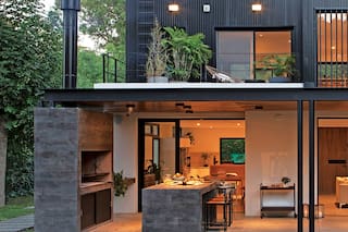 Alquimia en Leloir. Una casa renovada en clave racionalista que dialoga con el