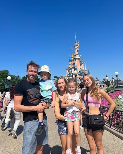 Tras unos días en la Ciudad Luz, estuvieron en Disneyland París. 
