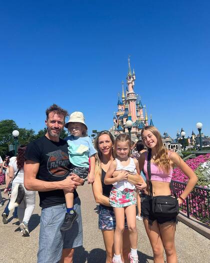 Tras unos días en la Ciudad Luz, estuvieron en Disneyland París. 