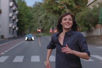 Tras ver La peor persona del mundo, Fanning aceptó trabajar con su director, Joachim Trier, y su protagonista, Renate Reinsve, en Valor sentimental (Foto: IMDb)