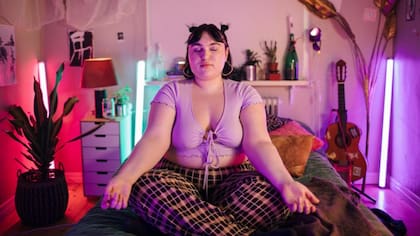 Trata de observar tus pensamientos sin juzgarlos.