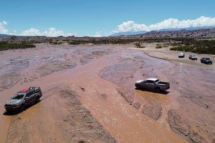 Travesías. Siempre respetar la distancia entre los vehículos y que una sola persona tenga la voz de mando