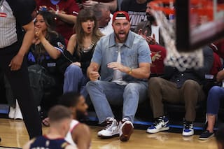 Travis Kelce asiste con Taylor Swift al partido de Cavs contra Knicks