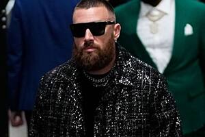 El sofisticado look con el que llegó Travis Kelce