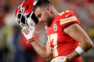 Travis Kelce regresa para su 14ma temporada con los Chiefs