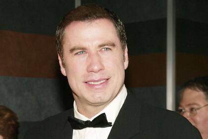 Travolta, acusado por dos hombres